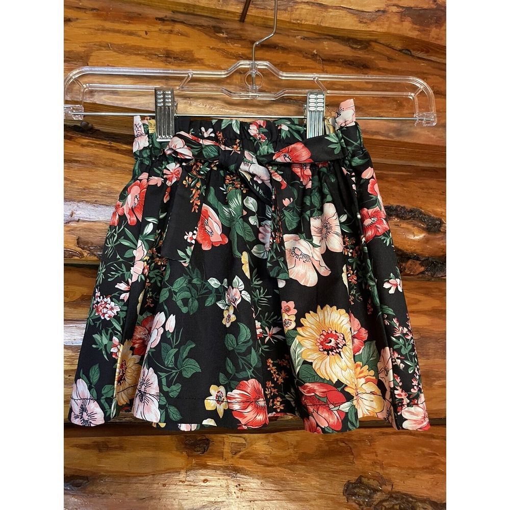 Black Floral Skirt W/Front‎ Bow Tie Size 5-6 Years